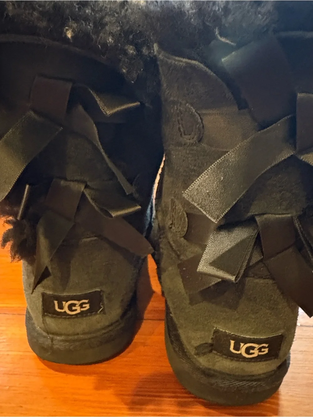 UGG Kids Bailey Bow II Boots Black - Size 5Y Fits Womens 6.5 to 7